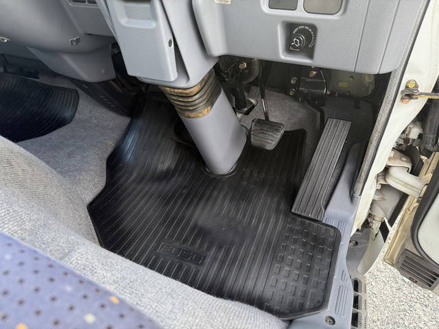 三菱ふそうキャンターアルミバン小型（2t・3t）[写真38]