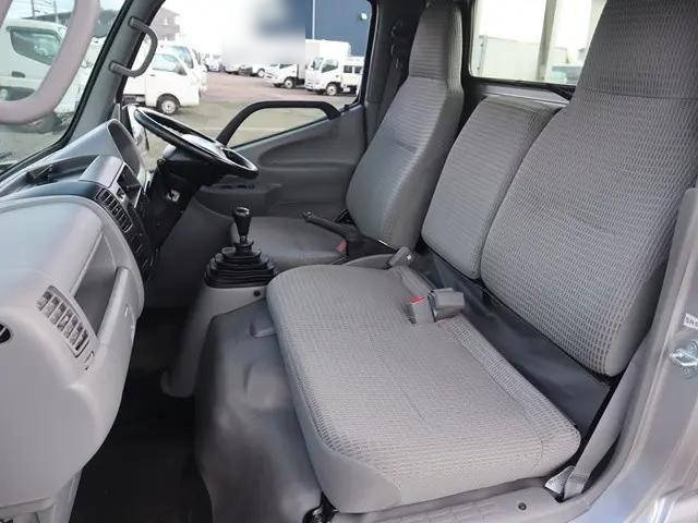 トヨタトヨエース平ボディ小型（2t・3t）[写真31]