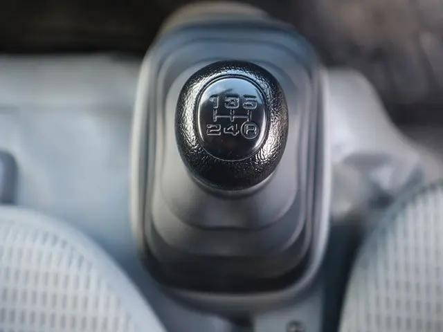 トヨタトヨエース平ボディ小型（2t・3t）[写真33]