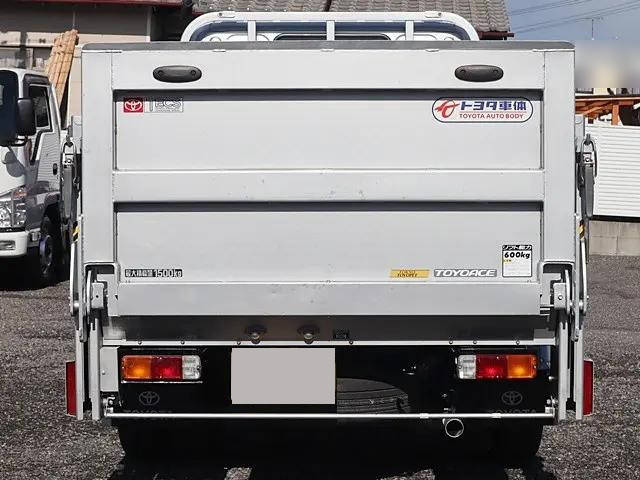 トヨタトヨエース平ボディ小型（2t・3t）[写真05]
