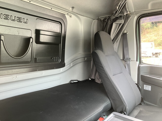 いすゞギガクレーン4段大型（10t）[写真35]