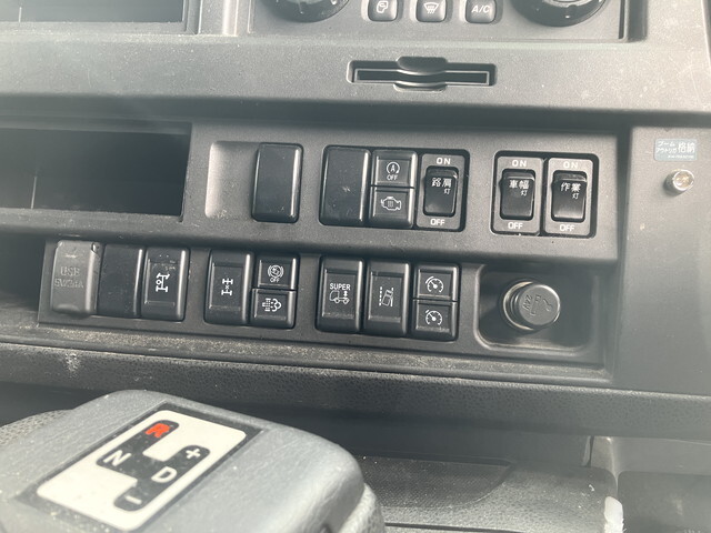 いすゞギガクレーン4段大型（10t）[写真37]