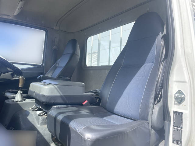 三菱ふそうファイター平ボディ増トン（6t・8t）[写真15]