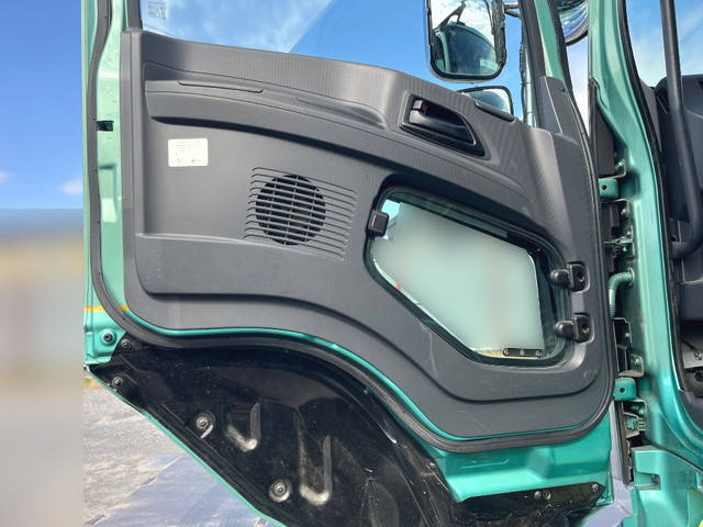 いすゞギガクレーン4段大型（10t）[写真28]