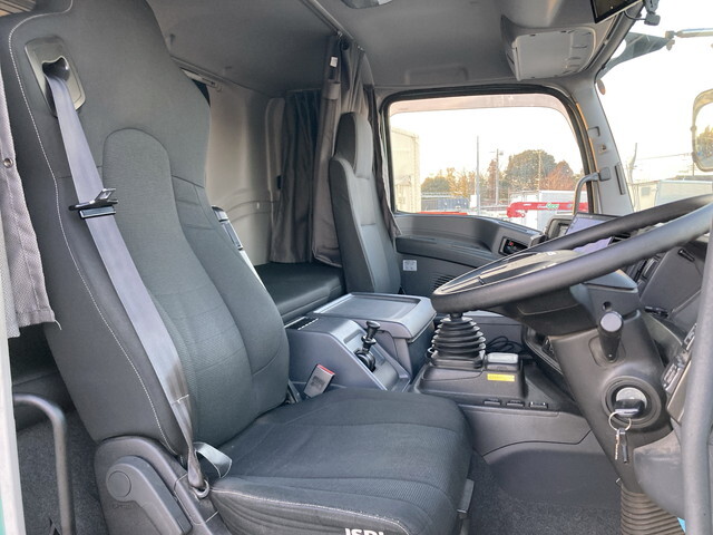 いすゞギガクレーン4段大型（10t）[写真31]