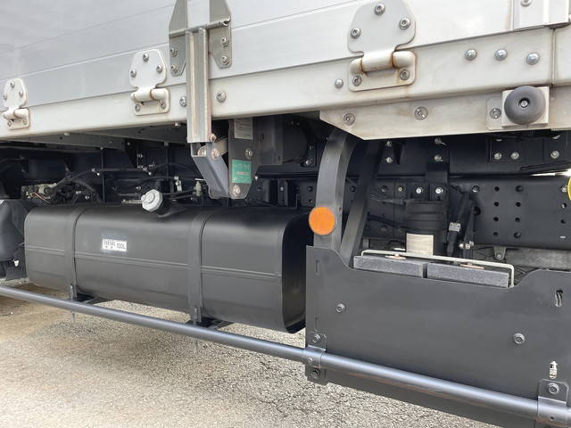 三菱ふそうキャンターアルミウイング小型（2t・3t）[写真10]