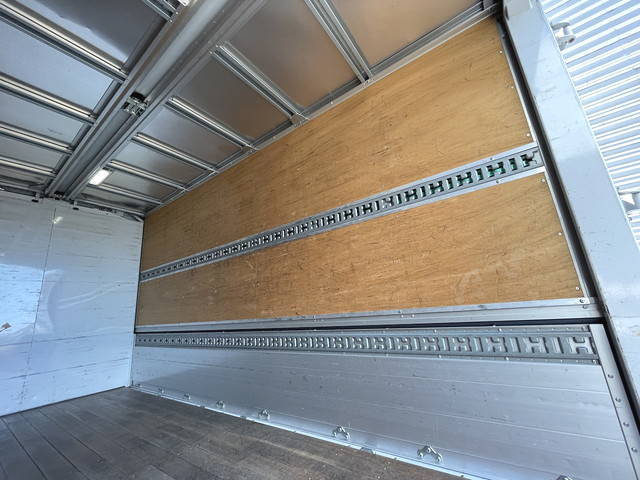 三菱ふそうキャンターアルミウイング小型（2t・3t）[写真22]