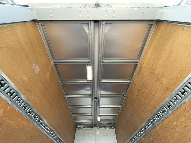 三菱ふそうキャンターアルミウイング小型（2t・3t）[写真24]