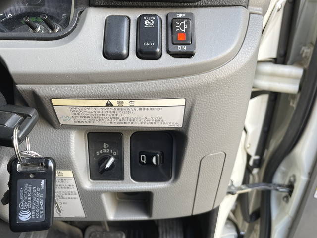 三菱ふそうキャンターアルミウイング小型（2t・3t）[写真33]