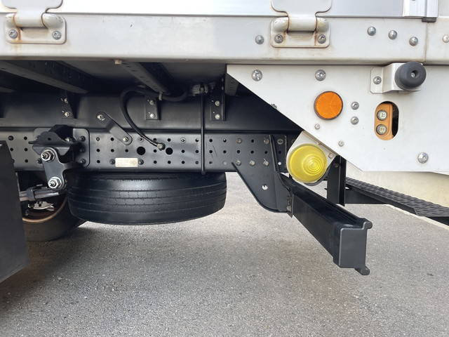 三菱ふそうキャンターアルミウイング小型（2t・3t）[写真09]