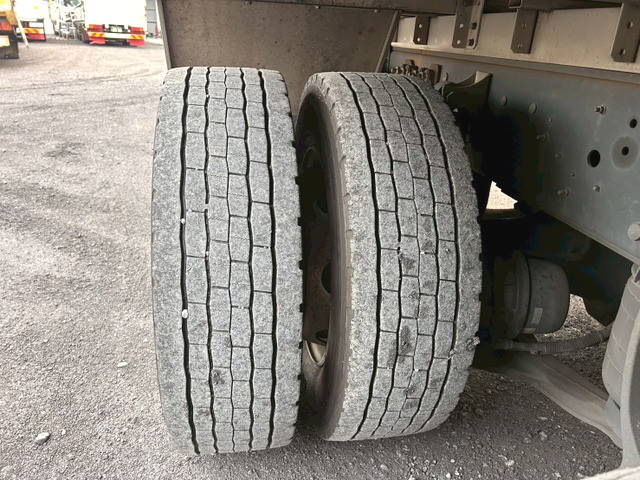 日野プロフィアアルミバン大型（10t）[写真37]