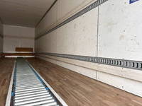 日野プロフィアアルミバン大型（10t）[写真10]