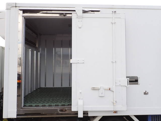 三菱ふそうキャンター冷凍車（冷蔵車）小型（2t・3t）[写真09]