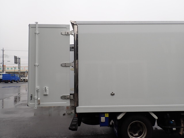 三菱ふそうキャンター冷凍車（冷蔵車）小型（2t・3t）[写真09]