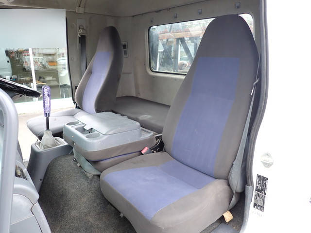 三菱ふそうファイターコンテナ専用車中型（4t）[写真33]