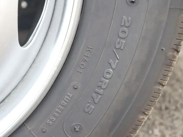 日野デュトロ平ボディ小型（2t・3t）[写真18]