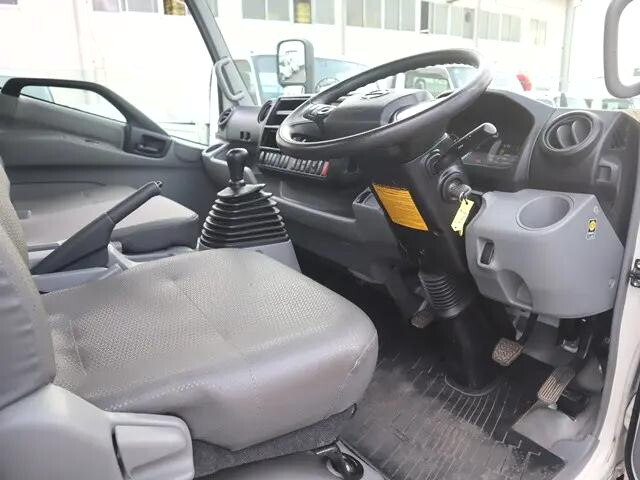 日野デュトロ平ボディ小型（2t・3t）[写真27]