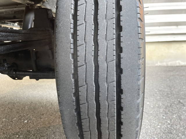 トヨタトヨエース平ボディ小型（2t・3t）[写真12]