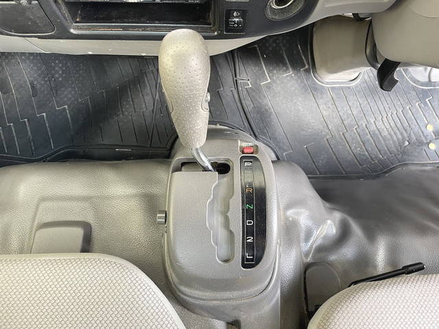 トヨタトヨエース平ボディ小型（2t・3t）[写真16]