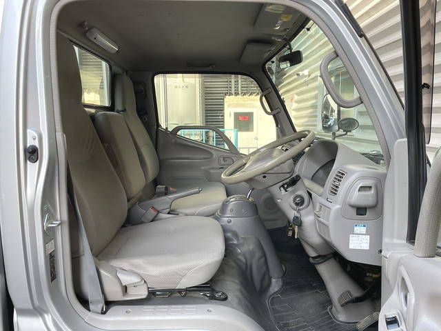 トヨタトヨエース平ボディ小型（2t・3t）[写真27]