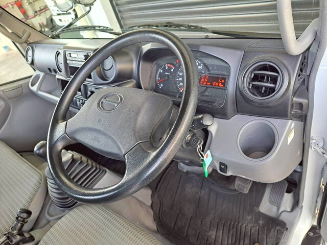 日野デュトロ平ボディ小型（2t・3t）[写真25]