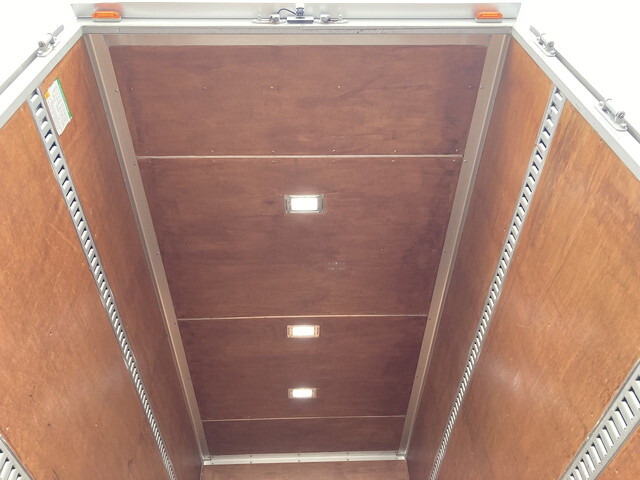 いすゞエルフアルミバン小型（2t・3t）[写真23]