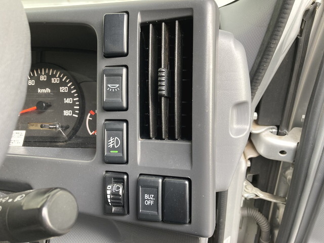 いすゞエルフアルミバン小型（2t・3t）[写真34]