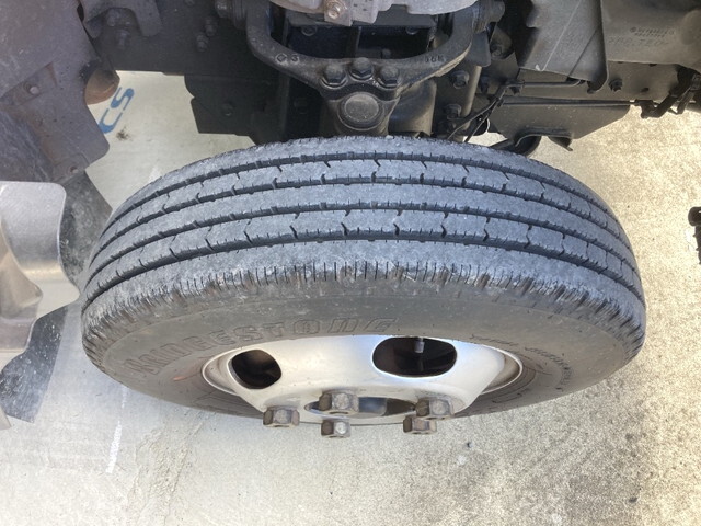 三菱ふそうキャンター平ボディ小型（2t・3t）[写真12]