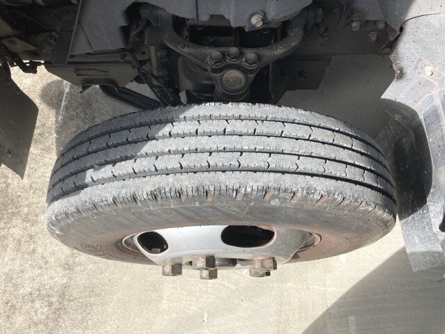 三菱ふそうキャンター平ボディ小型（2t・3t）[写真13]