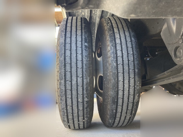 三菱ふそうキャンター平ボディ小型（2t・3t）[写真14]