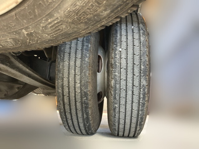 三菱ふそうキャンター平ボディ小型（2t・3t）[写真15]