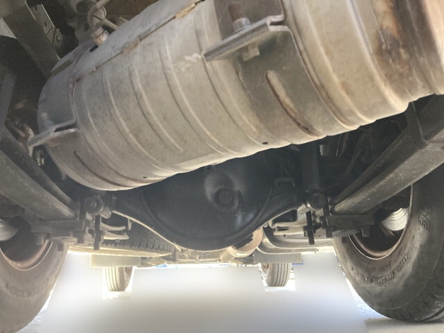 三菱ふそうキャンター平ボディ小型（2t・3t）[写真20]