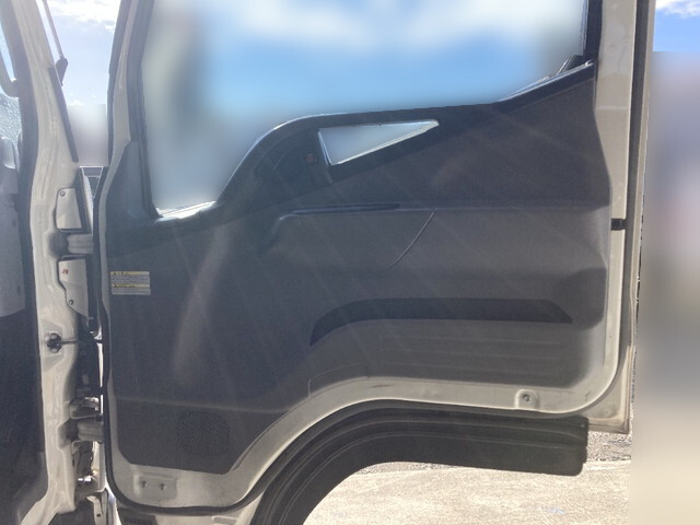 三菱ふそうキャンター平ボディ小型（2t・3t）[写真26]