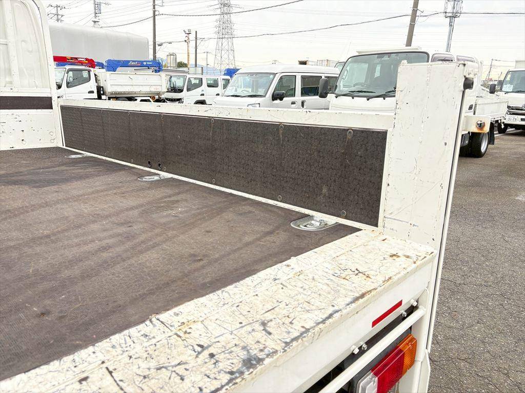 日野デュトロ平ボディ小型（2t・3t）[写真10]