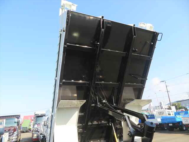 三菱ふそうファイターダンプ中型（4t）[写真25]