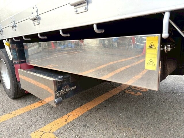 UDトラックスクオンアルミブロック大型（10t）[写真12]