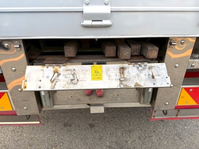 UDトラックスクオンアルミブロック大型（10t）[写真13]