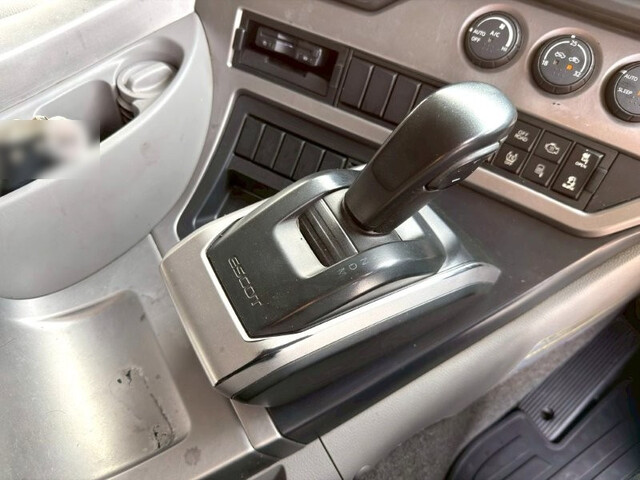 UDトラックスクオンアルミブロック大型（10t）[写真24]