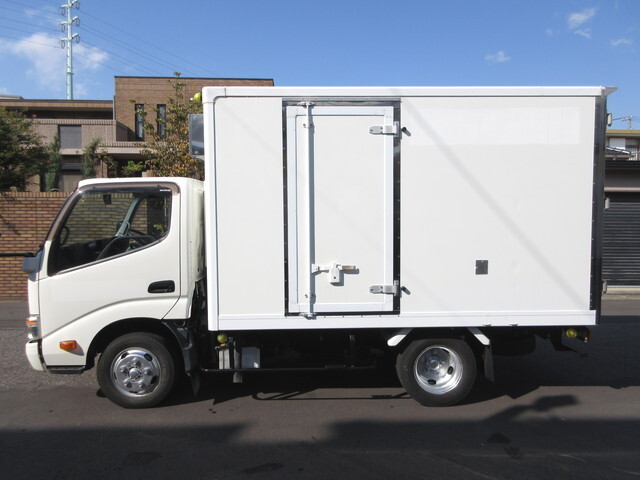 日野デュトロ冷凍車（冷蔵車）小型（2t・3t）[写真04]