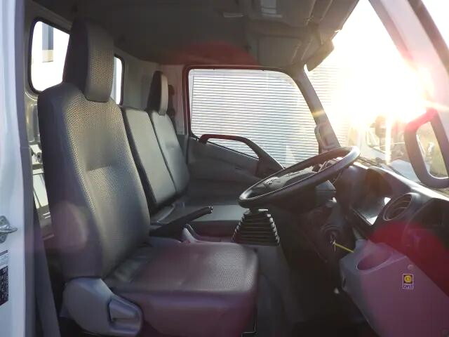 日野デュトロ平ボディ小型（2t・3t）[写真08]