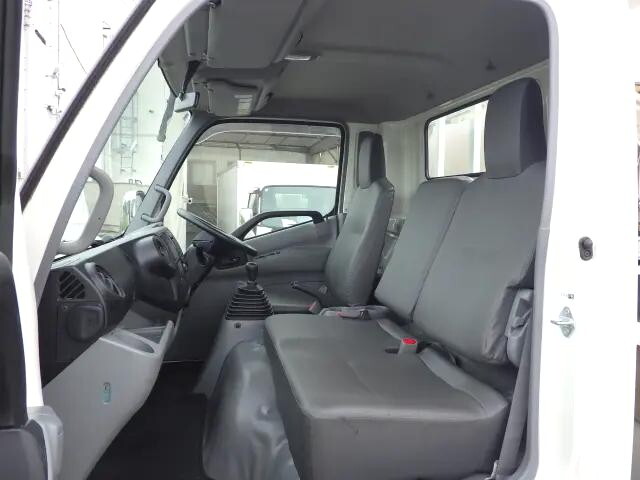 日野デュトロ平ボディ小型（2t・3t）[写真09]