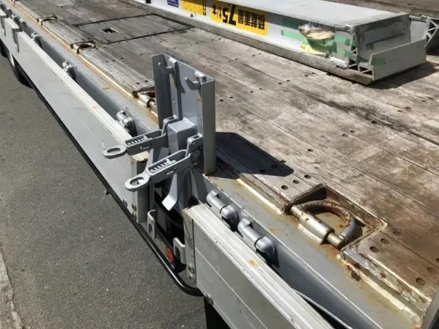 日野プロフィアセルフクレーン4段大型（10t）[写真30]