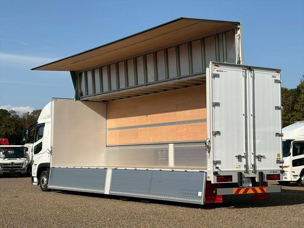 三菱ふそうスーパーグレートアルミウイング大型（10t）[写真12]