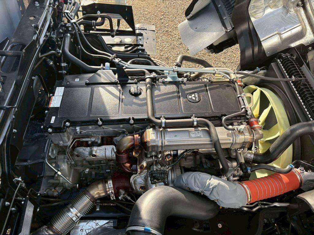 三菱ふそうスーパーグレートアルミウイング大型（10t）[写真19]