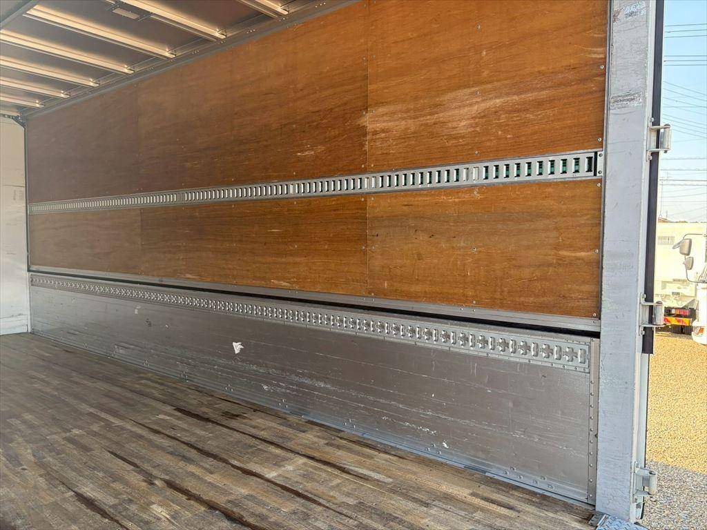 いすゞフォワードアルミウイング中型（4t）[写真10]