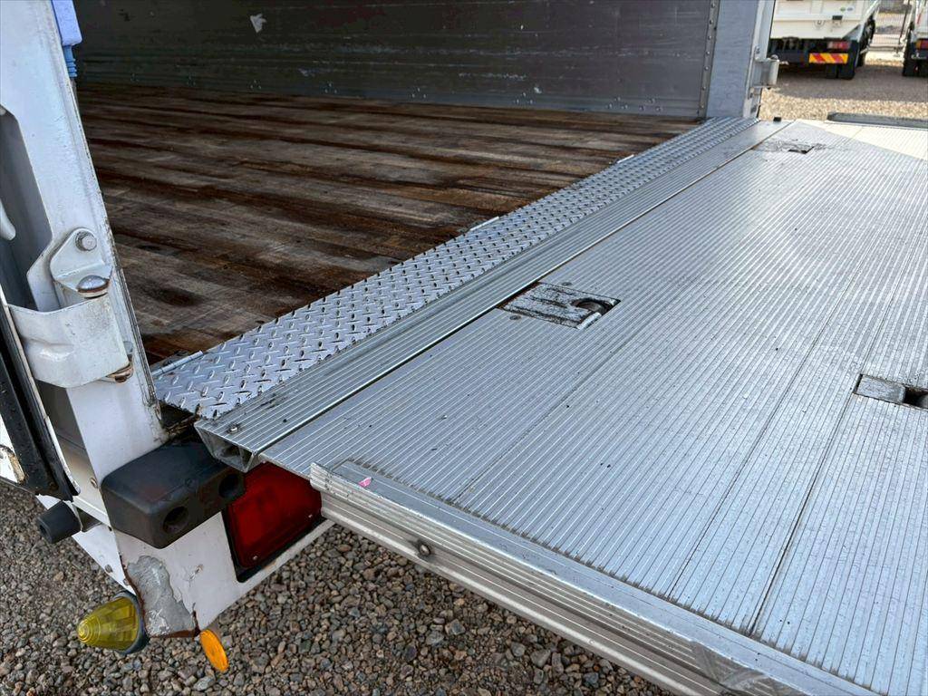 いすゞフォワードアルミウイング中型（4t）[写真13]