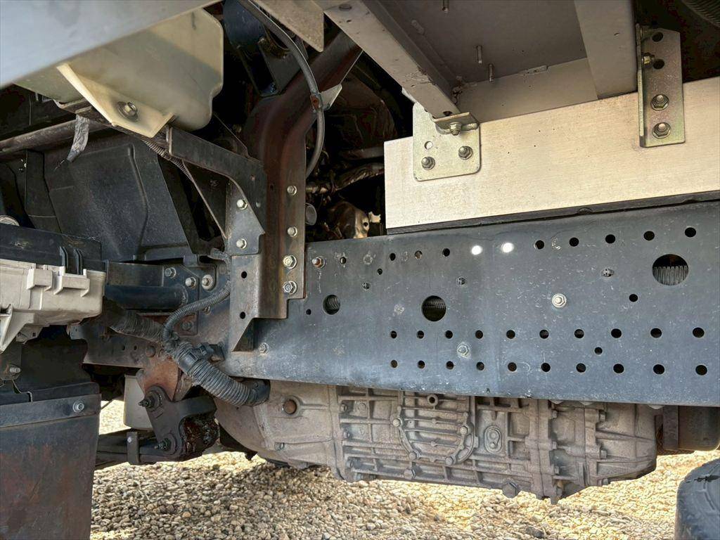 いすゞフォワードアルミウイング中型（4t）[写真14]