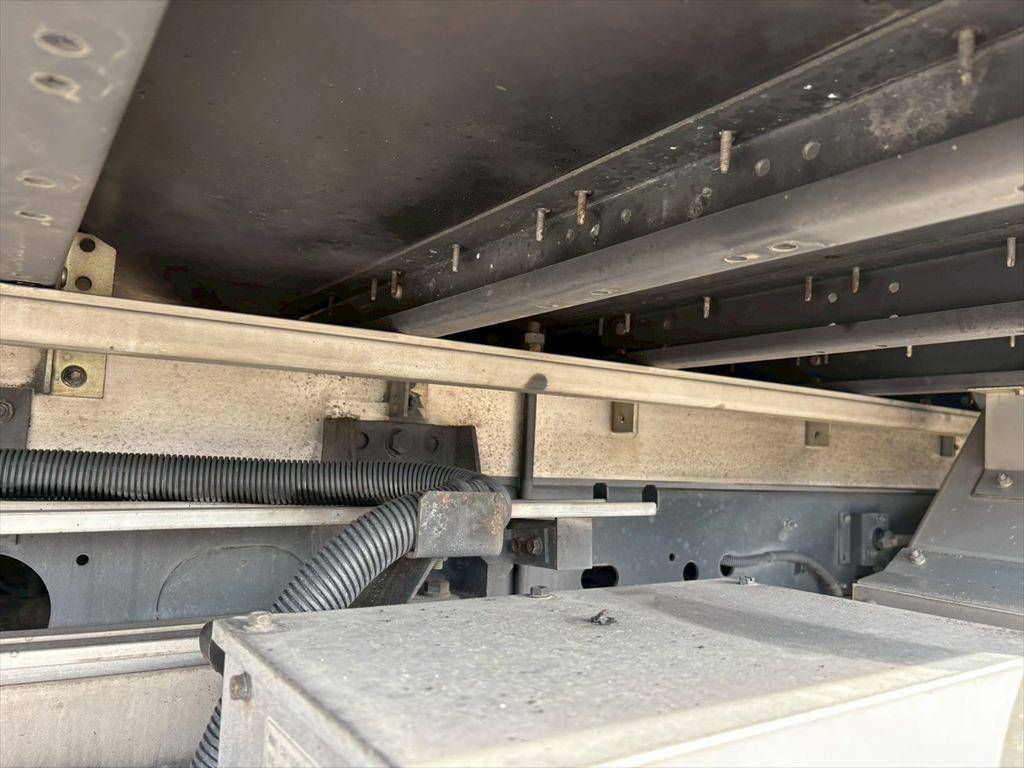 いすゞフォワードアルミウイング中型（4t）[写真16]