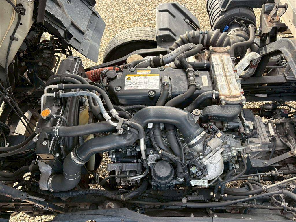 いすゞフォワードアルミウイング中型（4t）[写真18]