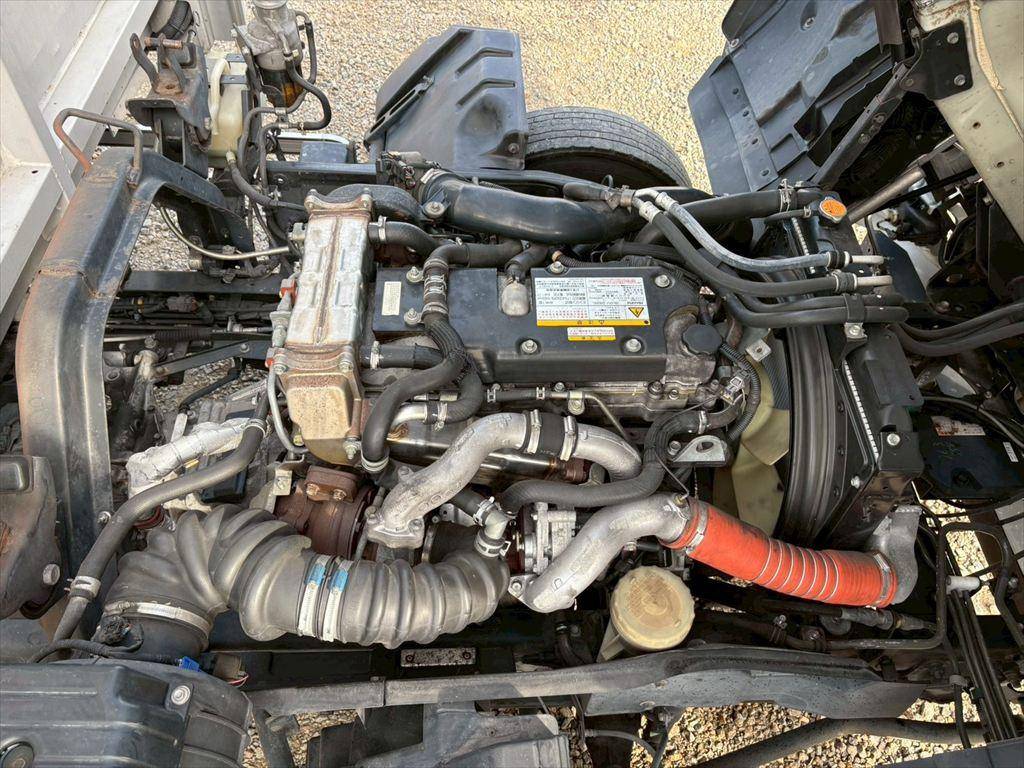 いすゞフォワードアルミウイング中型（4t）[写真19]